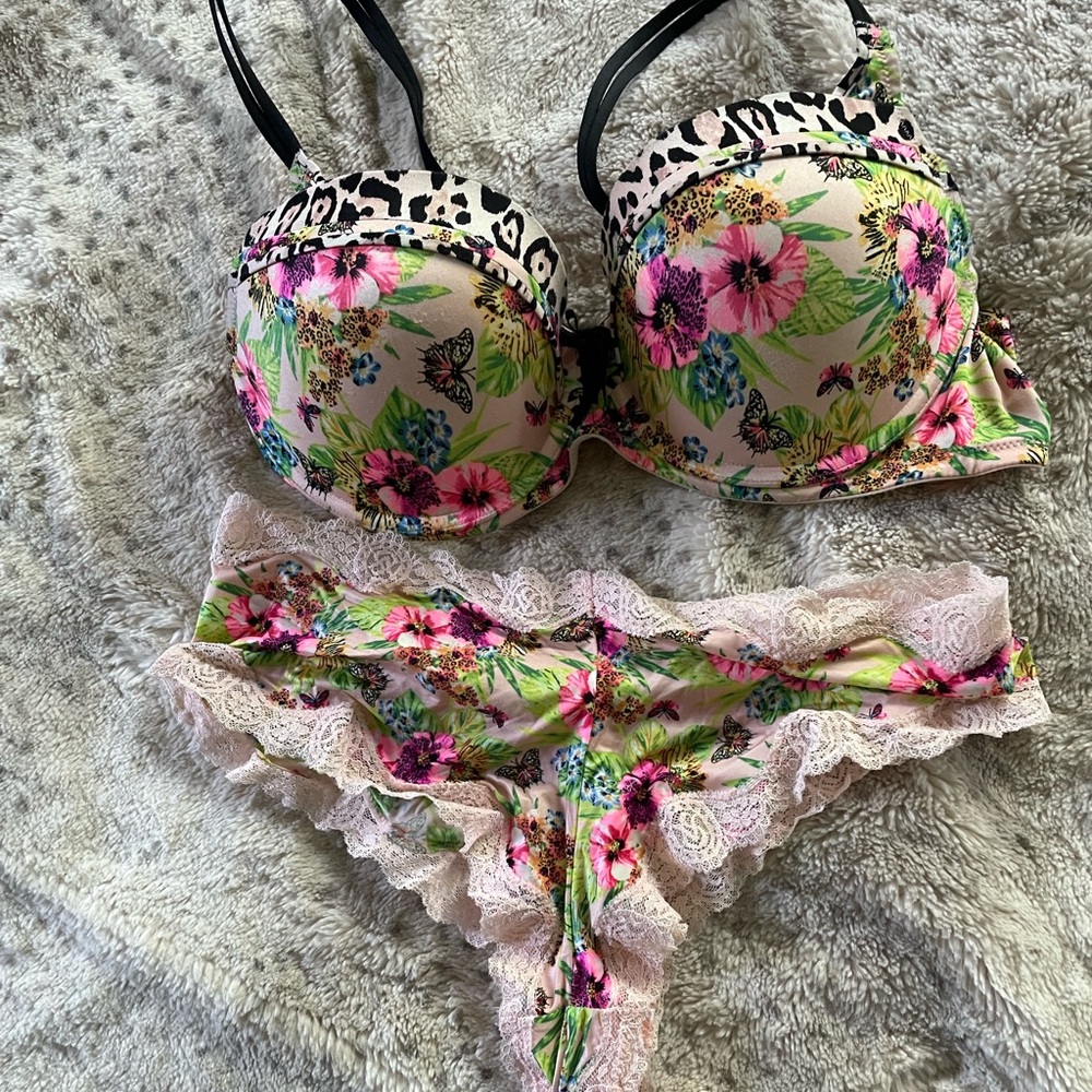 Victoria secret bra and thong
